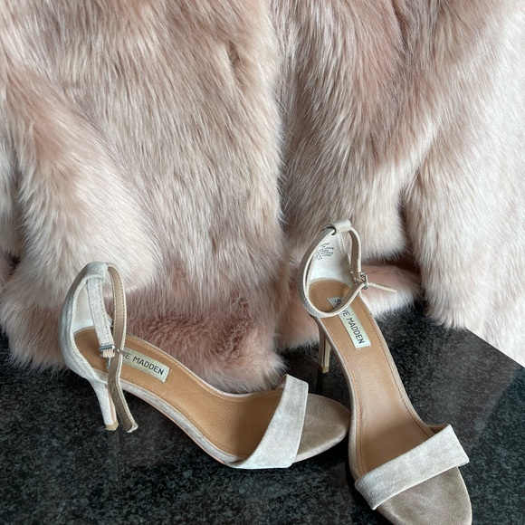 Carolina Belle faux fur peach coat - Picture 9 of 9